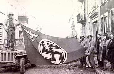 WWIInaziflag.jpg (70388 bytes)